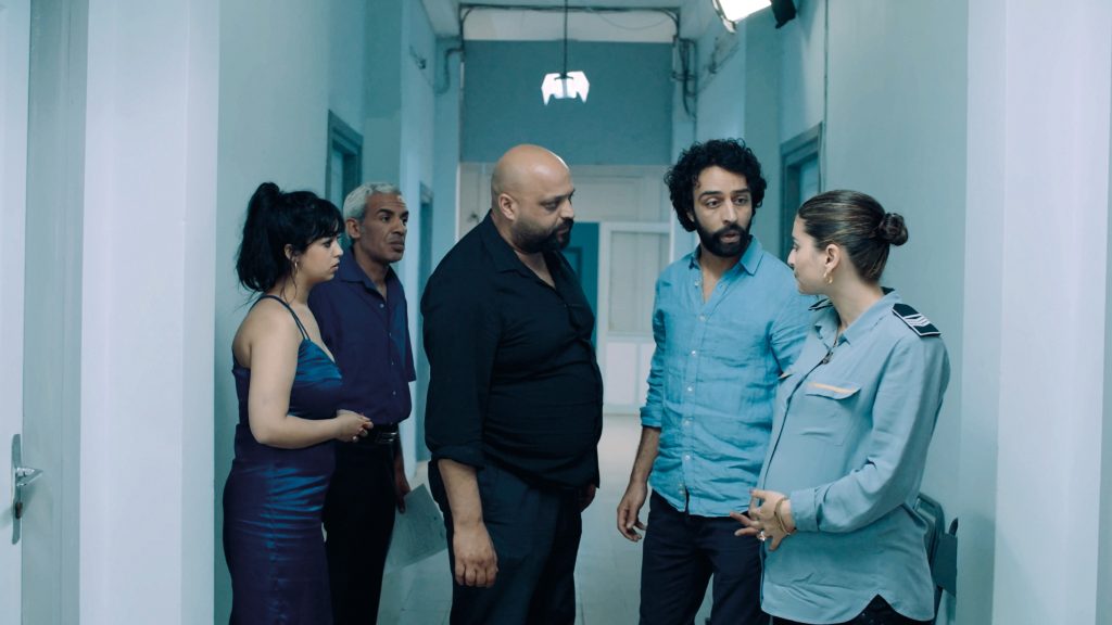 LA-BELLE-ET-LA-MEUTE_1-4